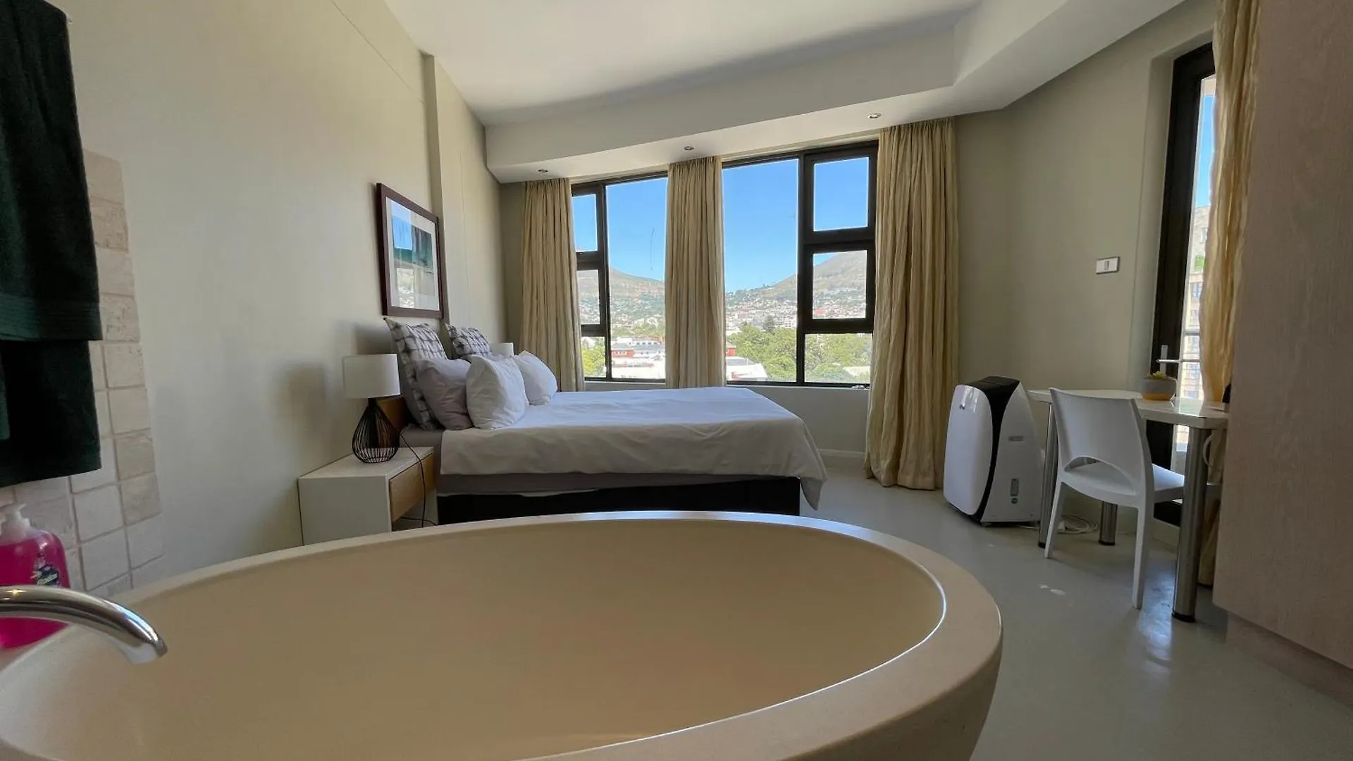 Piazza On Church 1004 By Ctha Cape Town Apartment